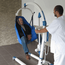 Comfort Lift With Patient And Caregiver - Beka CARLO ALU Floor Lift Mobile Lifts By Handicare | Wheelchair Liberty