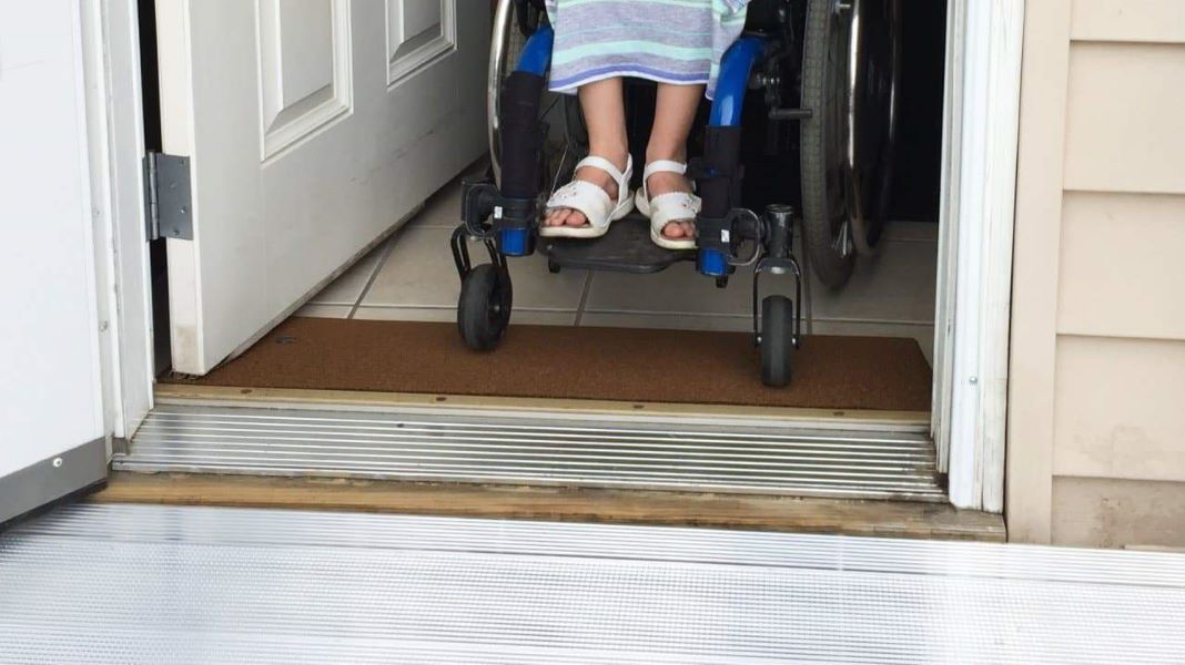 Inside Door TRANSITIONS® Angled Entry Mats by EZ-ACCESS® | Wheelchair Liberty